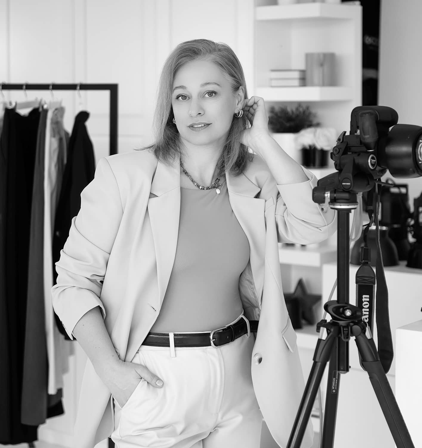 Fotografė Rasa studijoje „Subtilūs vizualai“ – asmeninė portretinė fotosesija tarp kūrybos ir profesionalumo, fotosesijos rezervacija