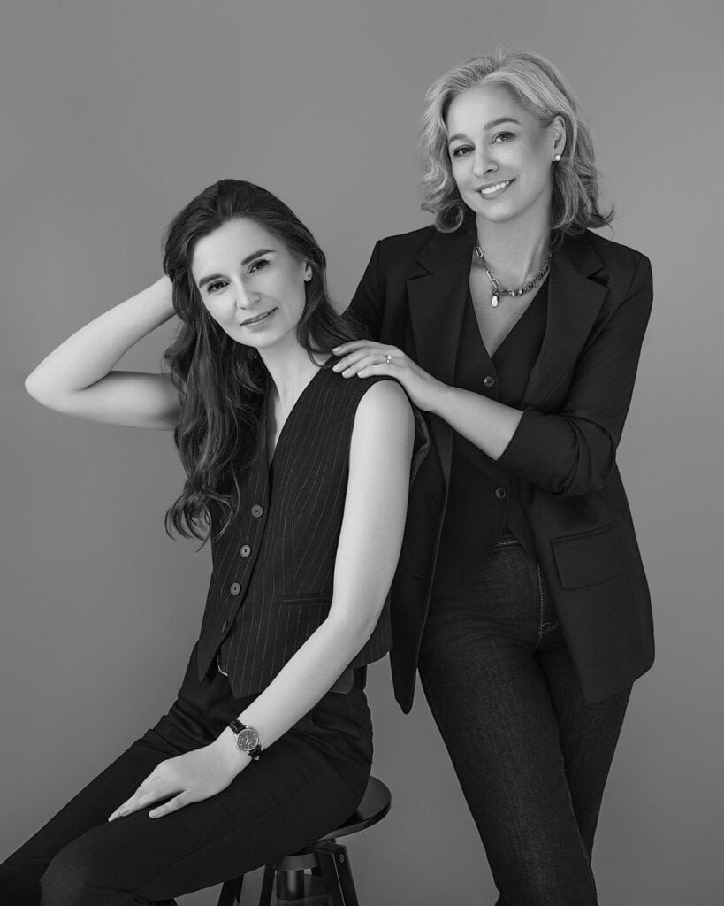 Fotografės Deimantė ir Rasa iš „Subtilūs vizualai“ profesionalioje juodai baltoje studijos portretinėje fotosesijoje Vilniuje.